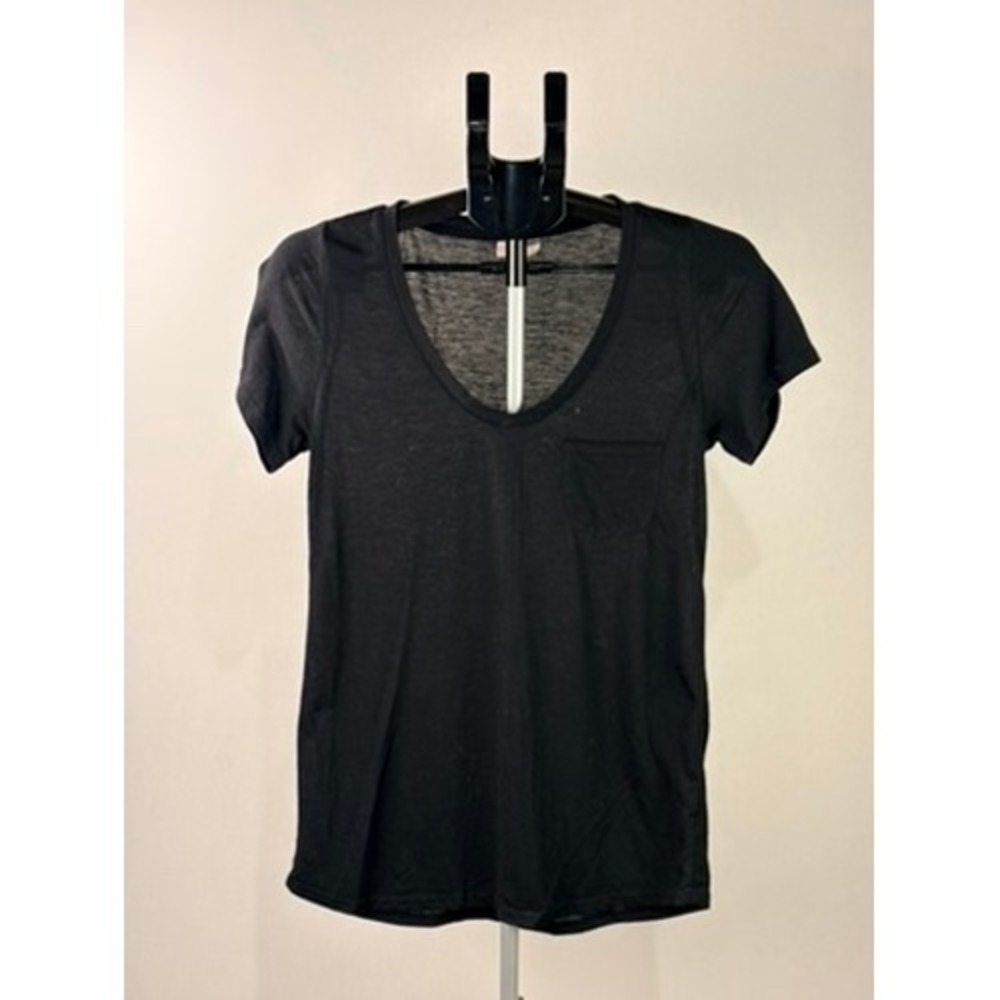 Make + Model Black V-Neck Pocket T-Shirt Short Sleeve Small